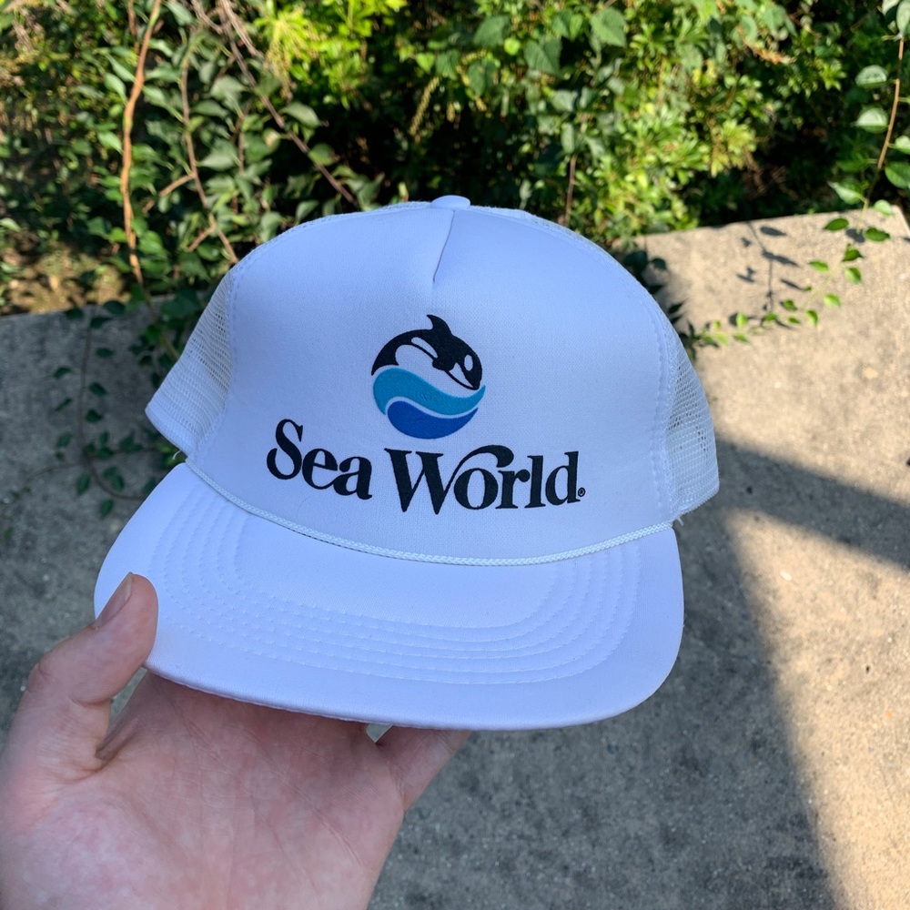Vintage 1988 Sea World Trucker Hat